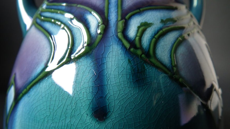 minton-secessionist-vase-closeup