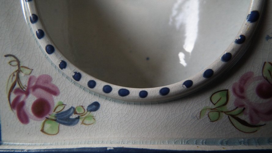 pearlware-figure-closeup