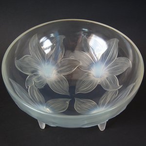 Rene Lalique Opalescent Glass 'Lys' Bowl