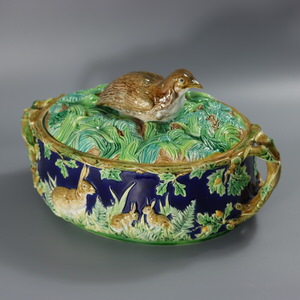 George Jones Majolica Partridge Game Pie Dish