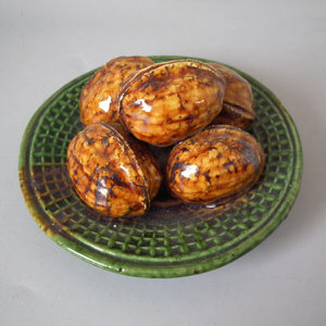 Cuhna Majolica Palissy walnut plate