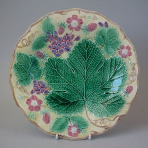 Wedgwood Majolica grape&strawberry plate