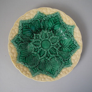Wedgwood majolica cauliflower plate
Wedgwood Majolica