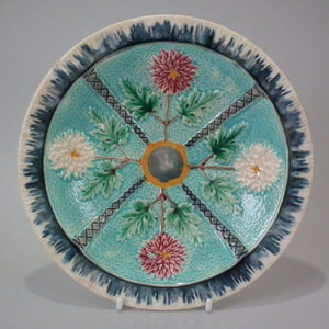 Small Wegdwood majolica geranium plate