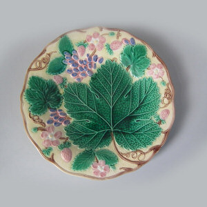 Wedgwood Majolica grape & strawberry plate