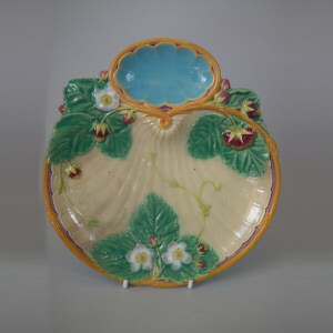 Minton Majolica Cream ground Strawberry Server