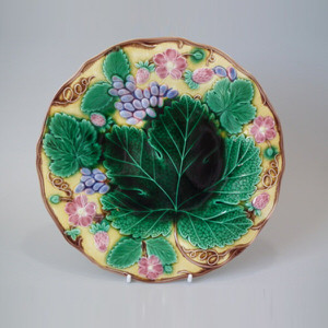 Wedgwood Majolica grape & strawberry plate