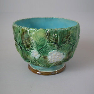 George Jones Majolica sugar bowl